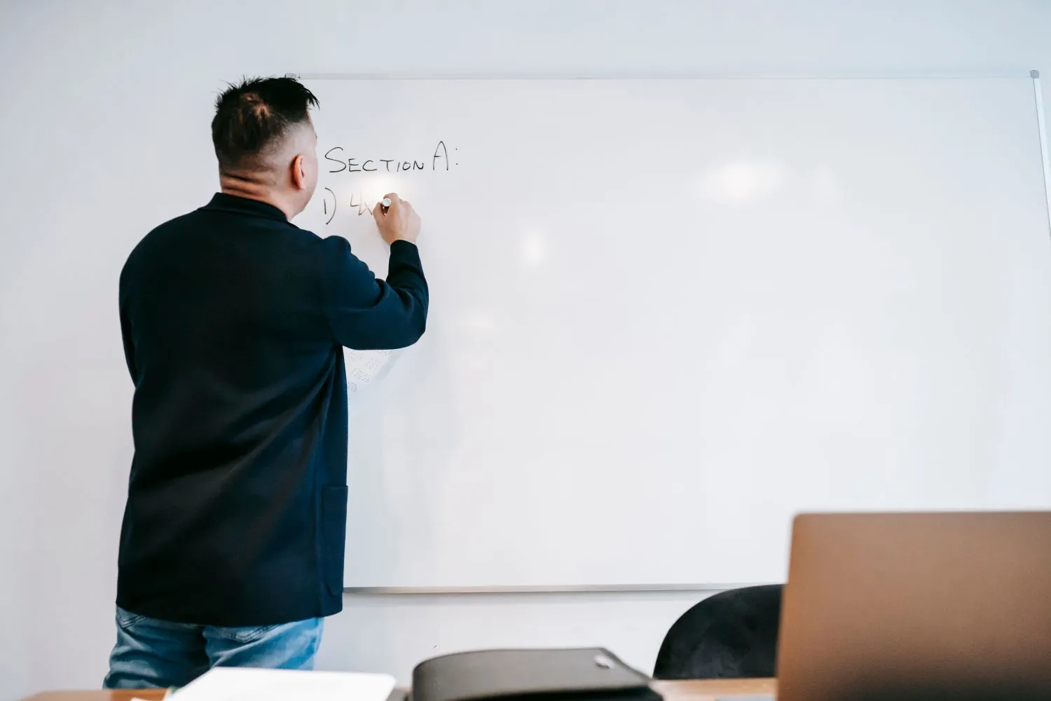 Metodología del Diplomado en Forense de aplicaciones empresariales (ERP/CRM)