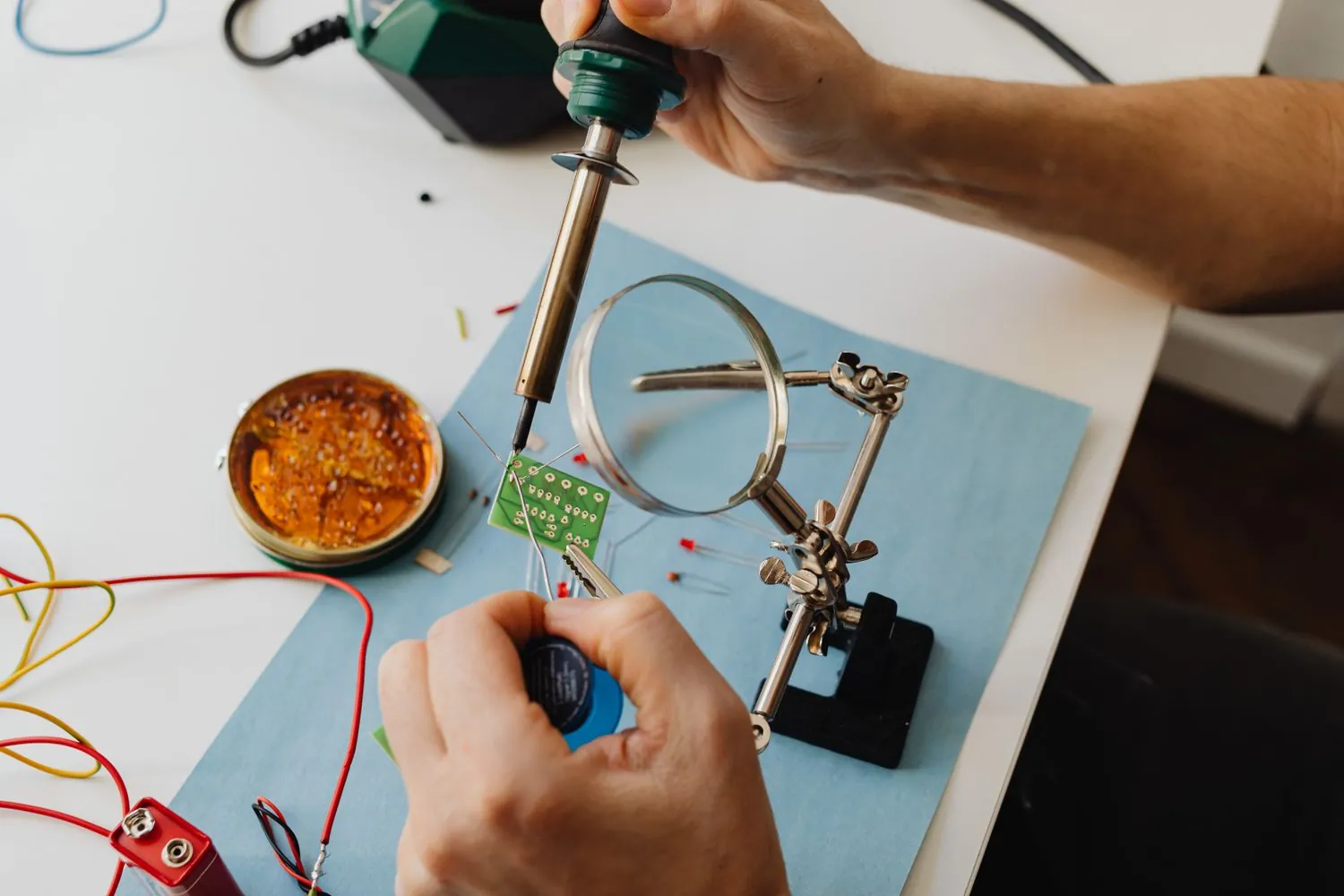 Metodología práctica del Máster en IoT security y hardware hacking